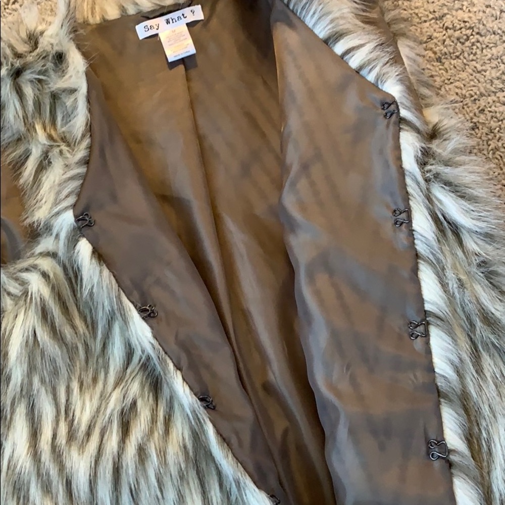 Furry vest - Picture 2 of 2